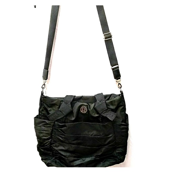 lululemon athletica Handbags - Lululemon Athletica travel bag